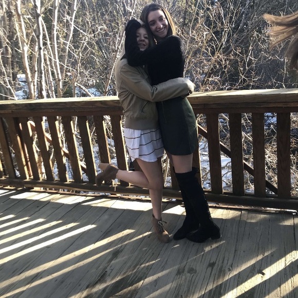 Meet your Posher, Sylvie - Picture 1 of 1